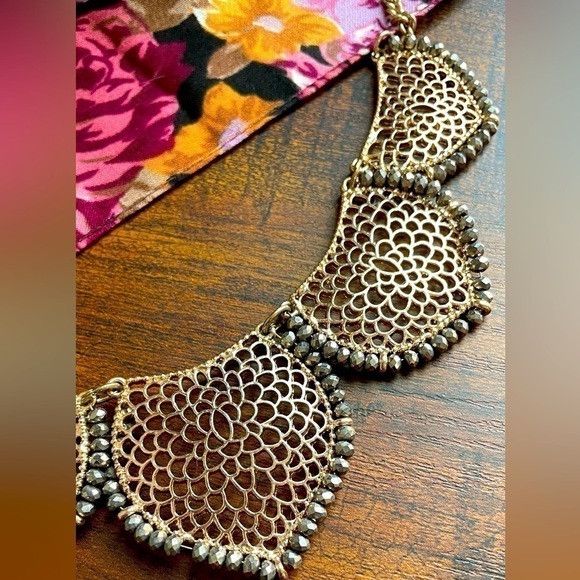 Jewelry - Statement necklace, great condition and very pretty!